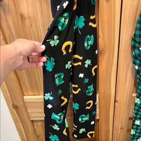No Boundaries St. Patrick’s Day Patterned Leggings - Picture 2 of 8